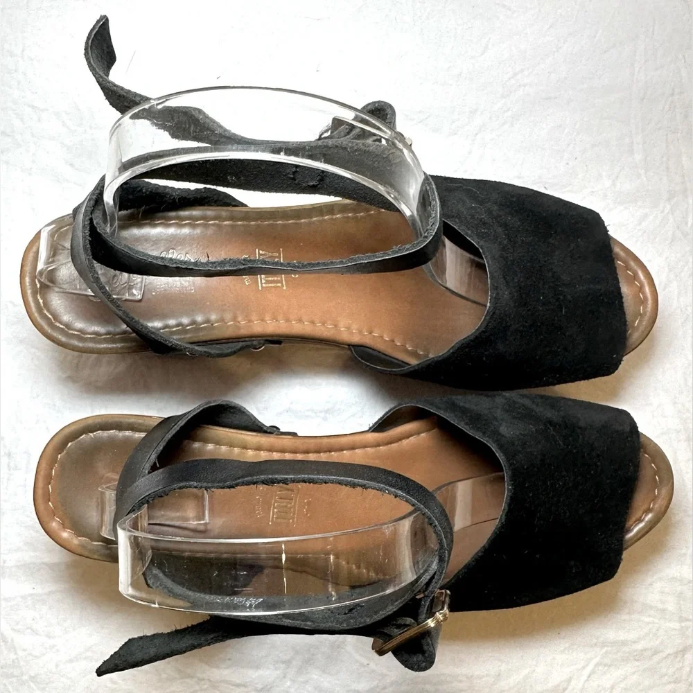 Seychelles women’s sandal “Forward Wedge” black suede strappy‎ ankle wrap strap